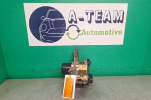 Gebruikte ABS Pomp Lancia Thesis (841) 3.0 V6 24V Prijs € 199,99 Margeregeling aangeboden door A-team Automotive