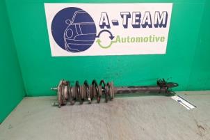 Gebruikte Schokdemper links-voor Mercedes C (W205) C-180 1.6 16V Prijs € 124,99 Margeregeling aangeboden door A-team Automotive