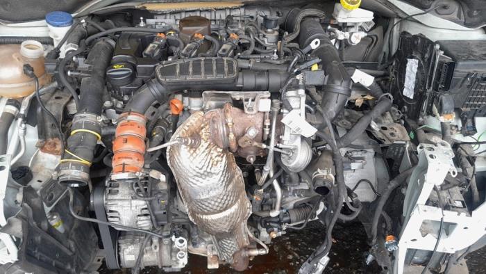 Gasklephuis van een Peugeot 208 I (CA/CC/CK/CL) 1.2 12V e-THP PureTech 110 2017