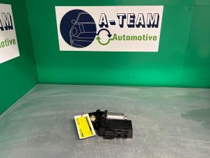 Gebruikte Motor electrisch raam Peugeot 307 CC (3B) 2.0 16V Prijs € 99,99 Margeregeling aangeboden door A-team Automotive