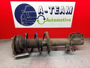 Gebruikte Schokdemper links-voor Toyota Avensis Wagon (T25/B1E) 2.0 16V VVT-i D4 Prijs op aanvraag aangeboden door A-Team Automotive