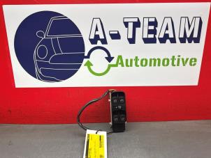 Gebruikte Ruit schakelaar elektrisch Mercedes C Combi (S203) 1.8 C-180K 16V Prijs € 49,99 Margeregeling aangeboden door A-Team Automotive