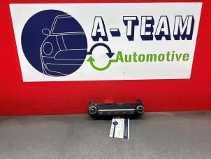 Gebruikte Radiobedienings paneel Ford Puma 1.0 Ti-VCT EcoBoost 12V Prijs € 69,99 Margeregeling aangeboden door A-Team Automotive