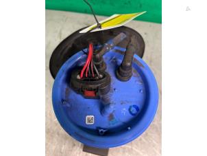 Gebruikte Benzinepomp Volkswagen Polo V (6R) 1.0 TSI 12V BlueMotion Prijs € 34,99 Margeregeling aangeboden door A-team Automotive