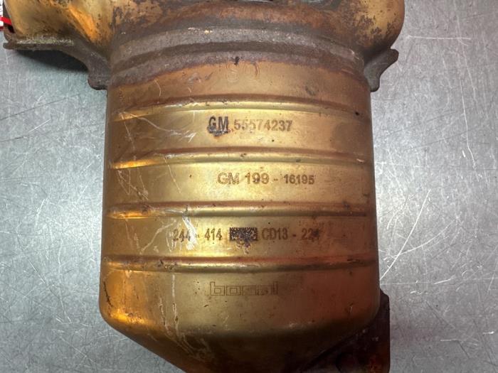 Katalysator van een Opel Corsa D 1.2 16V ecoFLEX Bi-Fuel 2012