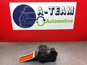 Gebruikte Gasklephuis Opel Astra H SW (L35) 1.6 16V Twinport Prijs € 19,99 Margeregeling aangeboden door A-Team Automotive