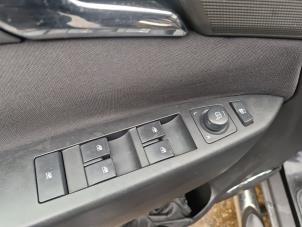 Gebruikte Raam schakelaar elektrisch Opel Antara (LA6) 2.4 16V 4x4 Prijs € 39,99 Margeregeling aangeboden door A-Team Automotive