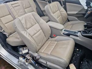 Gebruikte Voorstoel rechts Honda Civic Tourer (FK) 1.8i VTEC 16V Prijs € 299,99 Margeregeling aangeboden door A-Team Automotive