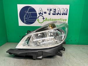 Gebruikte Linker Koplamp Renault Clio III (BR/CR) 1.2 16V 75 Prijs € 49,99 Margeregeling aangeboden door A-team Automotive
