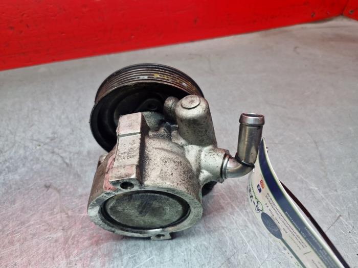 Stuurbekrachtiging Pomp van een Peugeot Bipper (AA) 1.3 HDI 2012