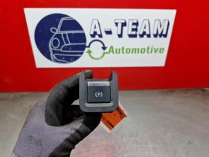 Gebruikte Schakelaar handrem Peugeot Partner (EA//EF/EN/EU) 1.6 BlueHDi 100 Prijs € 19,99 Margeregeling aangeboden door A-Team Automotive