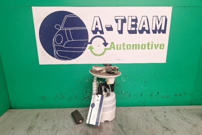 Gebruikte Benzinepomp Renault Clio III (BR/CR) 1.2 16V 75 Prijs € 49,99 Margeregeling aangeboden door A-team Automotive