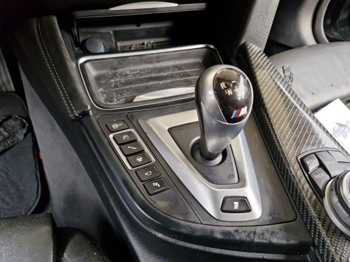 Gebruikte Selectiehendel automaat BMW M4 (F83) 3.0 24V TwinPower Turbo Prijs € 249,99 Margeregeling aangeboden door A-Team Automotive