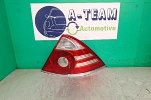 Gebruikte Achterlicht rechts Ford Mondeo III 2.0 16V Prijs € 44,99 Margeregeling aangeboden door A-team Automotive