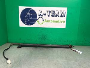 Gebruikte Kofferdekseldemper rechts-achter BMW 3 serie Touring (F31) 318d 2.0 16V Prijs € 149,99 Margeregeling aangeboden door A-team Automotive