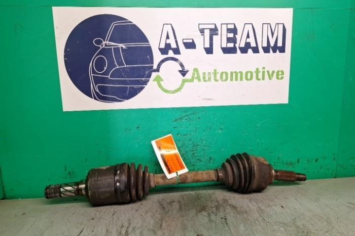 Gebruikte Steekas links-voor Kia Sorento I (JC) 2.4 16V Prijs € 49,99 Margeregeling aangeboden door A-team Automotive