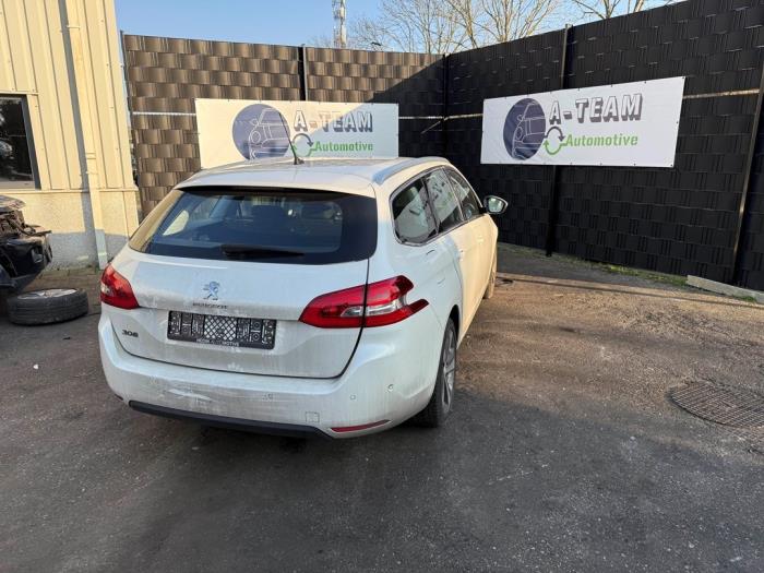 Gebruikte Radiateurfan Peugeot 308 SW (L4/L9/LC/LJ/LR) 1.2 12V e-THP PureTech 130 Prijs op aanvraag aangeboden door A-team Automotive