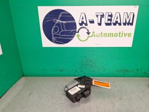 Gebruikte Motor electrisch raam Peugeot 307 CC (3B) 2.0 16V Prijs € 124,99 Margeregeling aangeboden door A-team Automotive