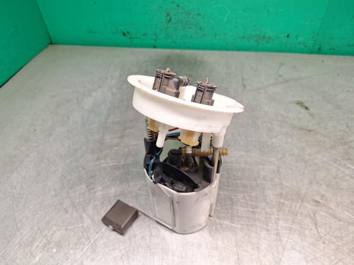 Benzinepomp van een BMW 3 serie (E90) 325i 24V 2006