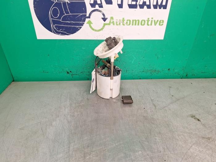 Benzinepomp van een BMW 3 serie (E90) 325i 24V 2006