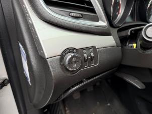 Gebruikte Licht Schakelaar Opel Mokka/Mokka X 1.6 16V EcoFlex 4x2 Prijs € 19,99 Margeregeling aangeboden door A-team Automotive