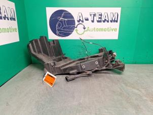 Gebruikte Koplampframe rechts Tesla Model X 100X Prijs € 249,99 Margeregeling aangeboden door A-team Automotive