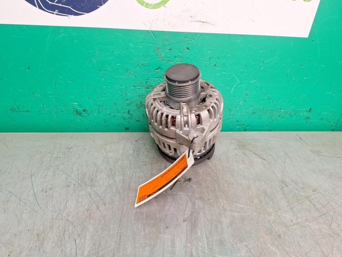 Dynamo van een Toyota Hiace 2006