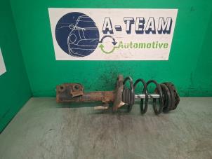 Gebruikte Schokdemper links-voor Renault Grand Scénic III (JZ) 1.4 16V TCe 130 Prijs € 39,99 Margeregeling aangeboden door A-team Automotive