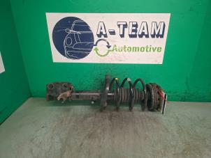 Gebruikte Schokdemper rechts-voor Renault Grand Scénic III (JZ) 1.4 16V TCe 130 Prijs € 39,99 Margeregeling aangeboden door A-team Automotive