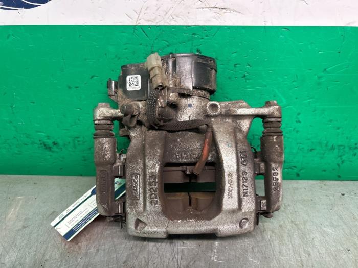 Remklauw (Tang) links-achter van een Ford Transit E-Transit 68 kWh 2023