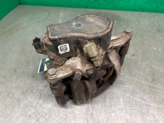 Remklauw (Tang) links-achter van een Ford Transit E-Transit 68 kWh 2023