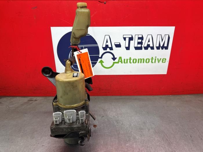 Gebruikte Servopomp Mazda 5 (CR19) 1.8i 16V Prijs € 39,99 Margeregeling aangeboden door A-Team Automotive