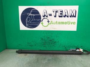 Gebruikte Achterklepdemper links-achter Landrover Velar Prijs € 124,99 Margeregeling aangeboden door A-team Automotive