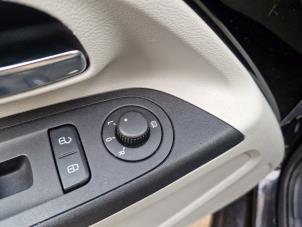 Gebruikte Spiegel Schakelaar Seat Mii 1.0 12V Prijs € 9,99 Margeregeling aangeboden door A-Team Automotive