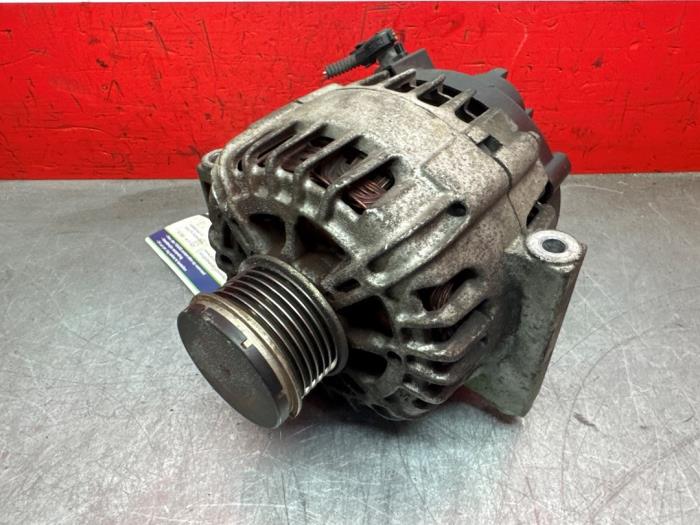Dynamo van een Opel Corsa D 1.3 CDTi 16V ecoFLEX 2012