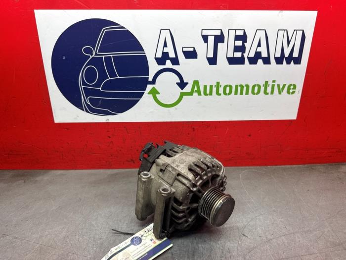 Dynamo van een Opel Corsa D 1.3 CDTi 16V ecoFLEX 2012