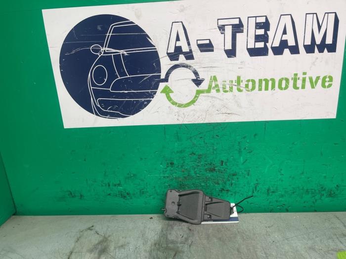 Gebruikte Remassistent sensor Volkswagen Up! (121) 1.0 12V 60 Prijs € 19,99 Margeregeling aangeboden door A-team Automotive