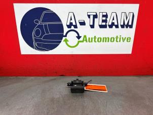 Gebruikte Handrem schakelaar Peugeot 508 (8D) 1.6 THP 16V Prijs € 29,99 Margeregeling aangeboden door A-Team Automotive