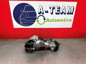 Gebruikte Waterpomp Mercedes GLA (156.9) 1.6 180 16V Prijs € 74,99 Margeregeling aangeboden door A-Team Automotive