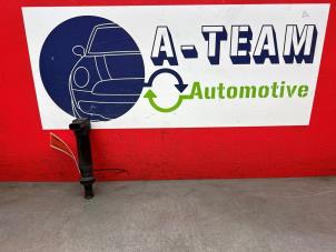 Gebruikte Pen Bobine Peugeot 308 SW (L4/L9/LC/LJ/LR) 1.2 12V e-THP PureTech 130 Prijs € 9,99 Margeregeling aangeboden door A-Team Automotive