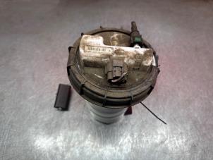 Gebruikte Benzinepomp Renault Twingo II (CN) 1.2 16V Prijs € 24,99 Margeregeling aangeboden door A-Team Automotive