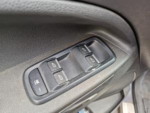 Gebruikte Schakelaar Elektrisch Raam Ford EcoSport (JK8) 1.0 EcoBoost 12V 125 Prijs € 29,99 Margeregeling aangeboden door A-Team Automotive