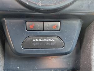 Gebruikte Stoelverwarmings Schakelaar Ford EcoSport (JK8) 1.0 EcoBoost 12V 125 Prijs € 24,99 Margeregeling aangeboden door A-Team Automotive