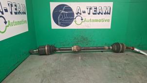 Gebruikte Steekas rechts-voor Kia Carens III (FG) 2.0i CVVT 16V Prijs € 49,99 Margeregeling aangeboden door A-team Automotive