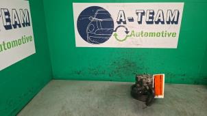 Gebruikte Pomp Servo Kia Carens III (FG) 2.0i CVVT 16V Prijs € 74,99 Margeregeling aangeboden door A-team Automotive