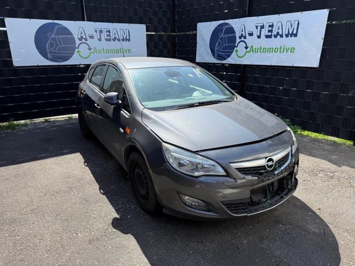 Gebruikte Airco Radiateur Opel Astra J (PC6/PD6/PE6/PF6) 1.7 CDTi 16V 110 Prijs op aanvraag aangeboden door A-team Automotive