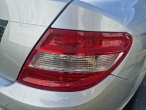 Gebruikte Achterlicht rechts Mercedes C (W204) 2.5 C-230, C-250 V6 24V Prijs € 124,99 Margeregeling aangeboden door A-Team Automotive