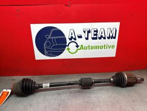 Gebruikte Aandrijfas rechts-voor Opel Corsa E 1.4 16V Prijs € 199,99 Margeregeling aangeboden door A-Team Automotive