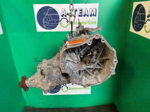 Gebruikte Versnellingsbak Nissan Qashqai (J10) 2.0 16V 4x4 Prijs € 599,99 Margeregeling aangeboden door A-team Automotive