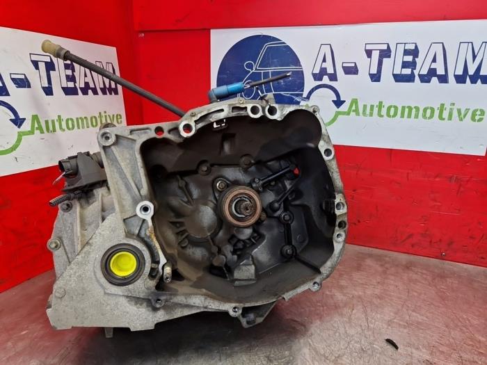 Gebruikte Versnellingsbak Renault Clio III (BR/CR) 1.2 16V 75 Prijs € 99,99 Margeregeling aangeboden door A-Team Automotive